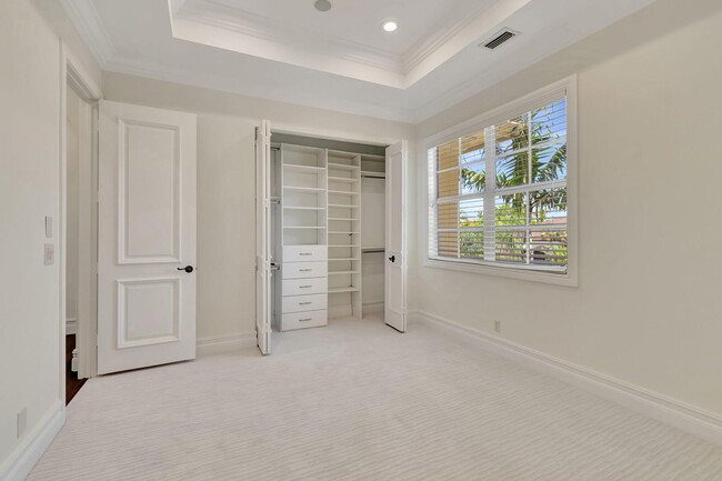 Building Photo - 953 Banyan Dr