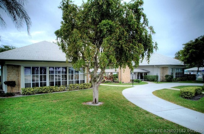 Building Photo - 1801 Ocean Dr