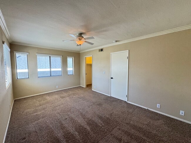 Building Photo - Beautiful 2Bd/1.5Ba Townhome in Orange w/A...