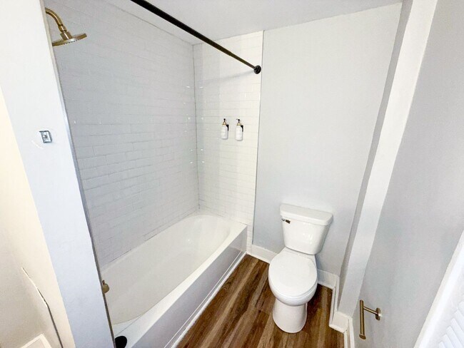 Building Photo - Elegant 3-Bedroom Home with Designer Finishes & Private Backyard!