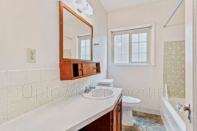 Building Photo - 1322 NE 68th Ave