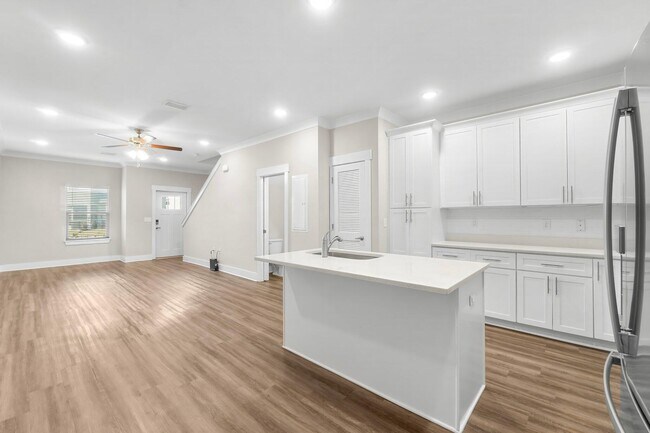 Building Photo - 118 N Sand Palm Rd