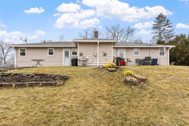 Building Photo - 45 Kinglet Dr