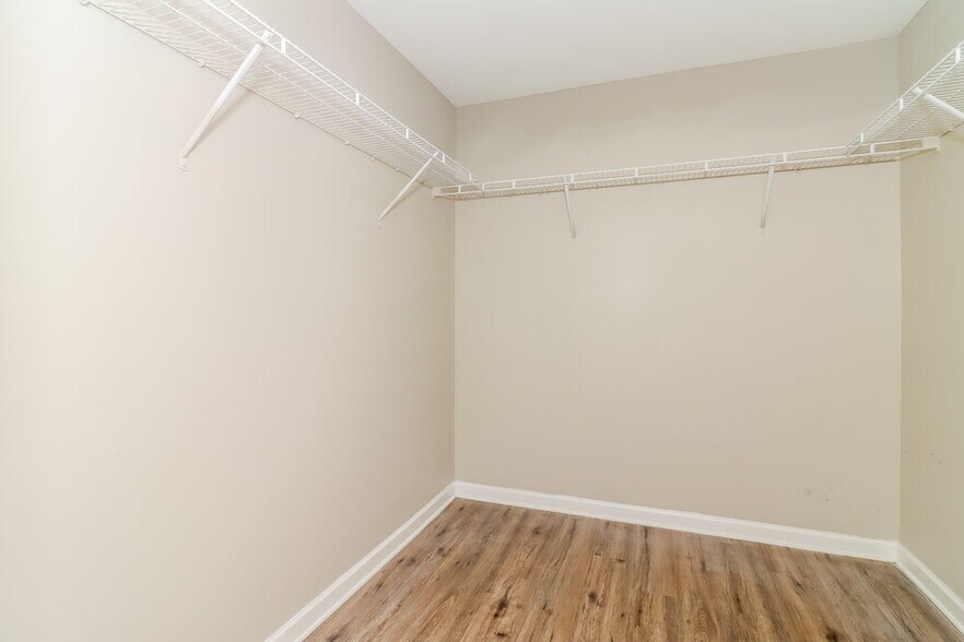 Building Photo - 767 Fieldcrest Dr