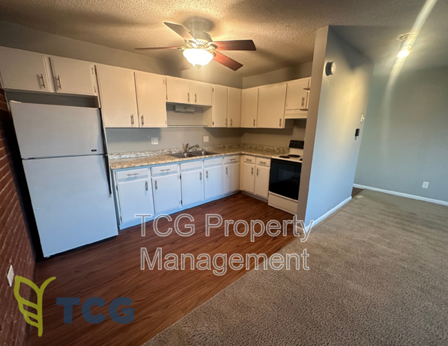 Building Photo - 445 Elm Pl