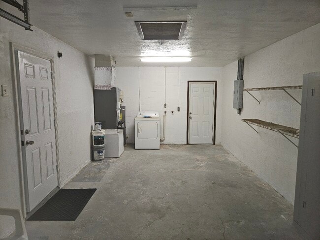 Building Photo - 1895 Big Oak Dr