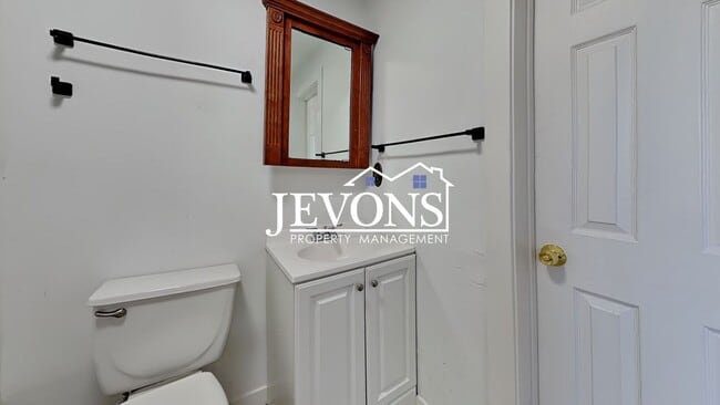 Building Photo - Charming 5-bedroom home near shopping, parks, and University of Puget Sound - Minutes from Cheney...