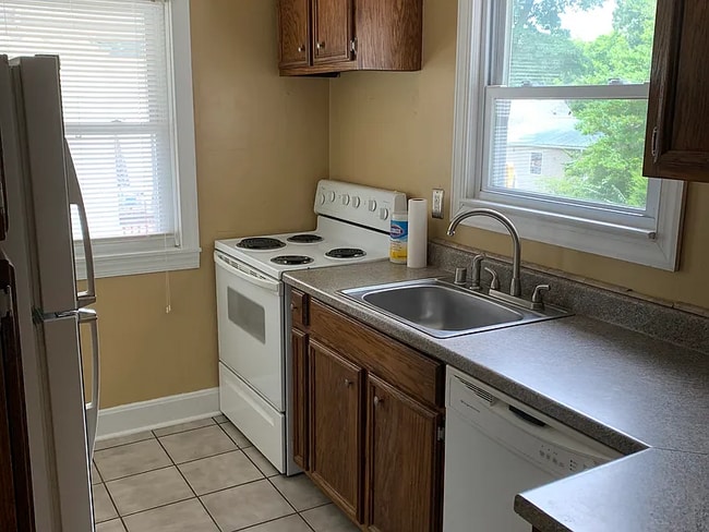 Building Photo - 308 Village Dr