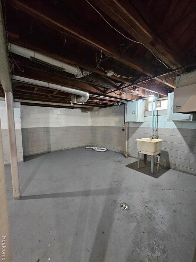 Building Photo - 11764 Beaconsfield St