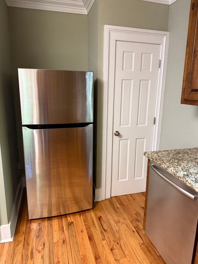 Building Photo - Beautiful Remodeled Home in Normaltown Athens!!