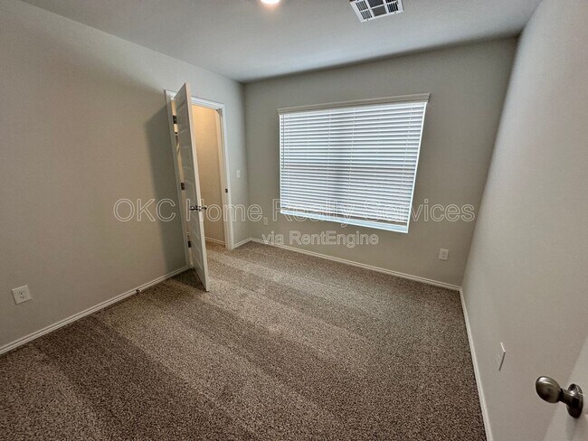 Building Photo - 618 SW 119th St