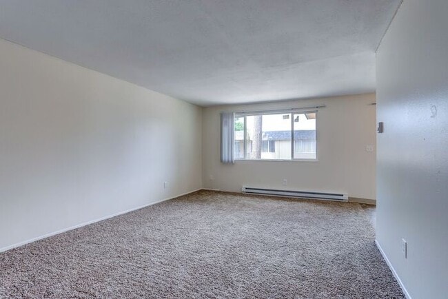 Building Photo - Remoduled 2x1 unit available Dec 1st!!