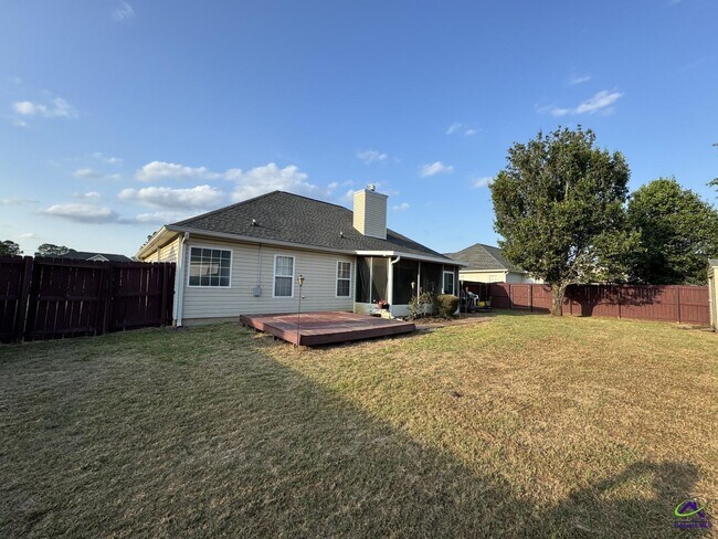 Building Photo - 104 Myles Ln
