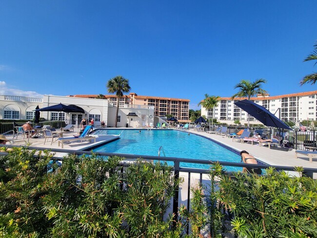 Building Photo - 2871 N Ocean Blvd