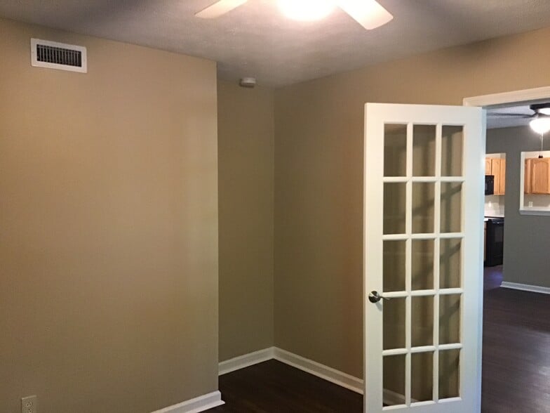 Building Photo - 1196 River Ridge Dr