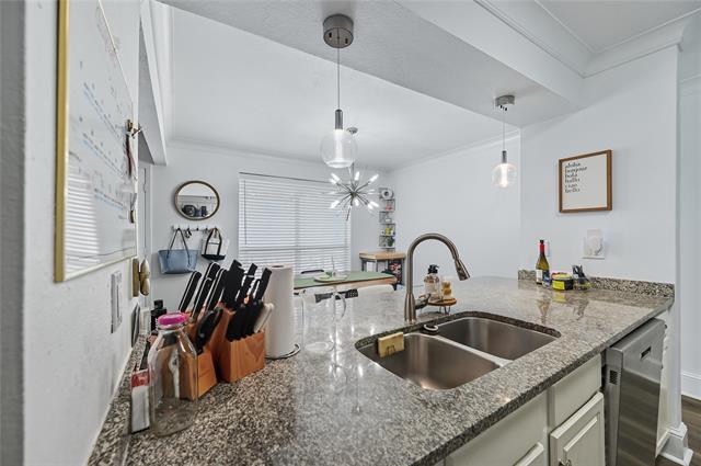 Building Photo - 5927 E University Blvd