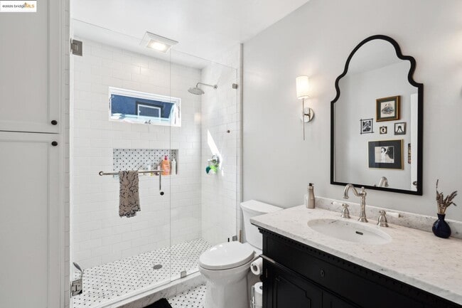 Building Photo - 946 Alma Pl