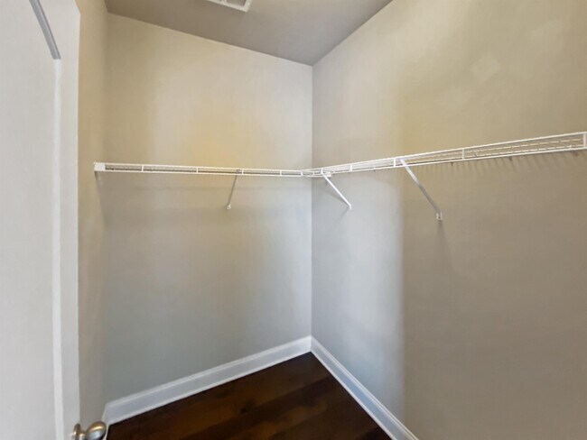 Building Photo - 3037 Greenway Cir SE