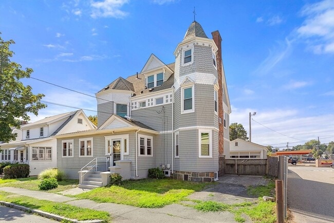 Building Photo - 17 Shirley St