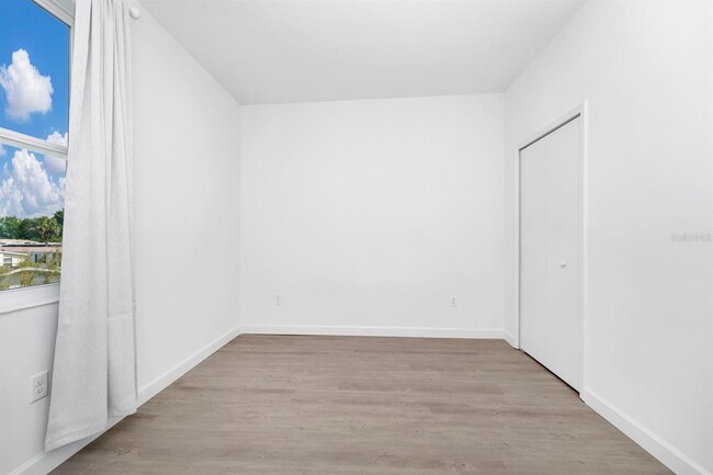 Building Photo - 380 Famagusta Dr