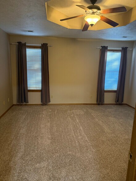 Building Photo - 653 Walnut Ridge St