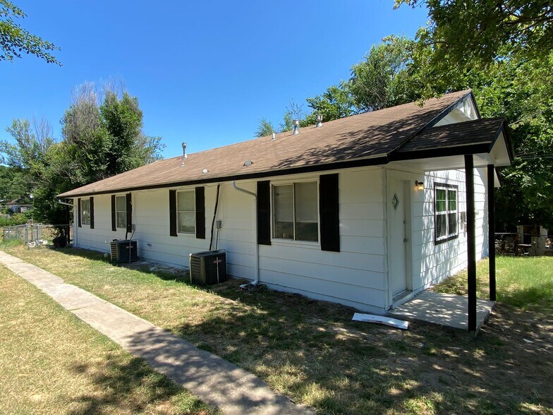 1016 B - 1016 N Roosevelt Ave