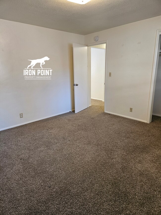 Building Photo - North Boise Duplex w/2 beds, 1bath, W/D, and Covered Parking