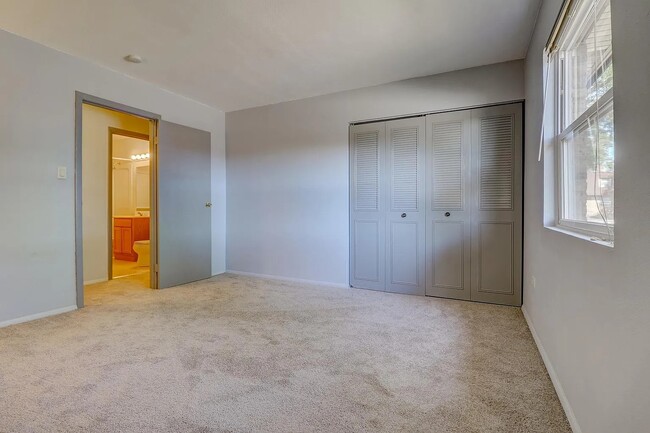 Building Photo - Fully Furnished ! Apartment in the Heart o...
