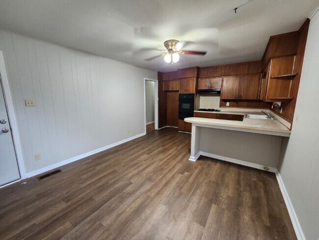 Building Photo - 7 Cliffwood Cir