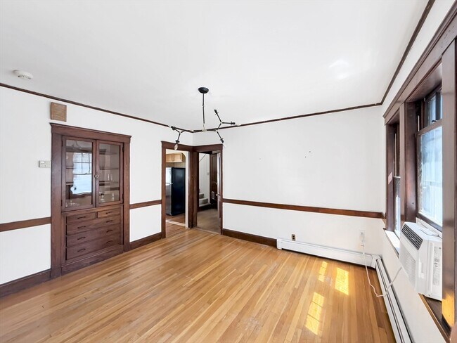 Building Photo - 61 Moraine St