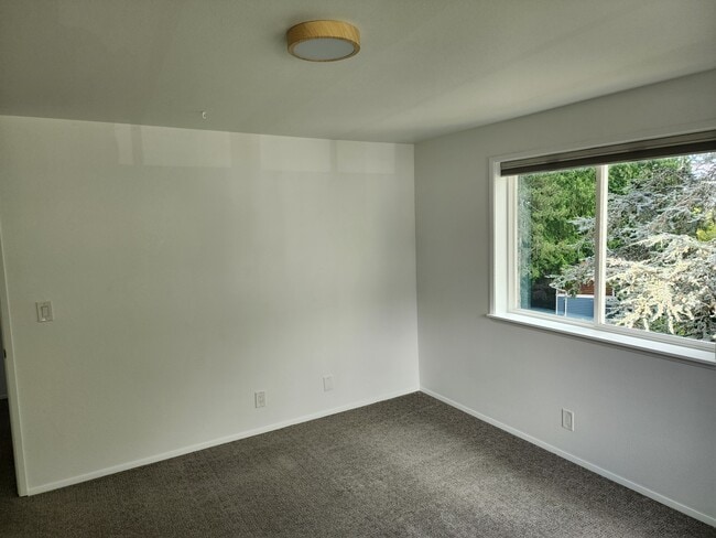 Building Photo - 4227 212th Ave NE