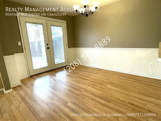 Building Photo - 5349 W Grover St