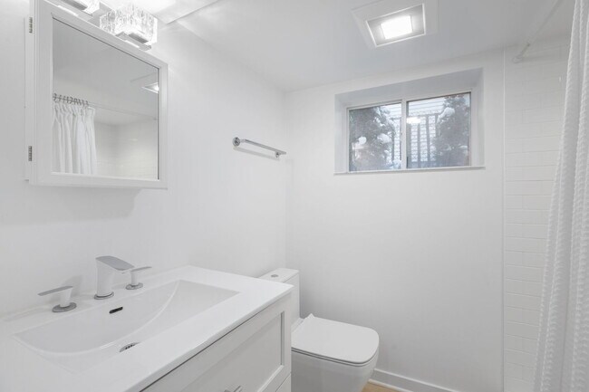 Building Photo - 331 Granby Rd