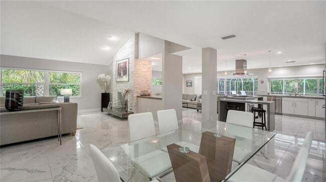 Building Photo - 245 Bird Key Dr