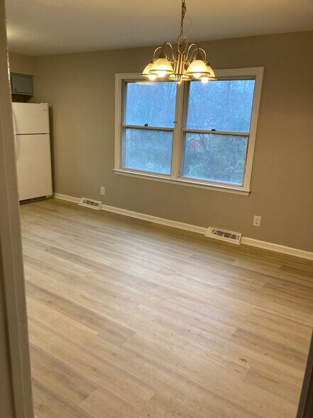 Brand new solid surface flooring - 5200 Peppercorn St