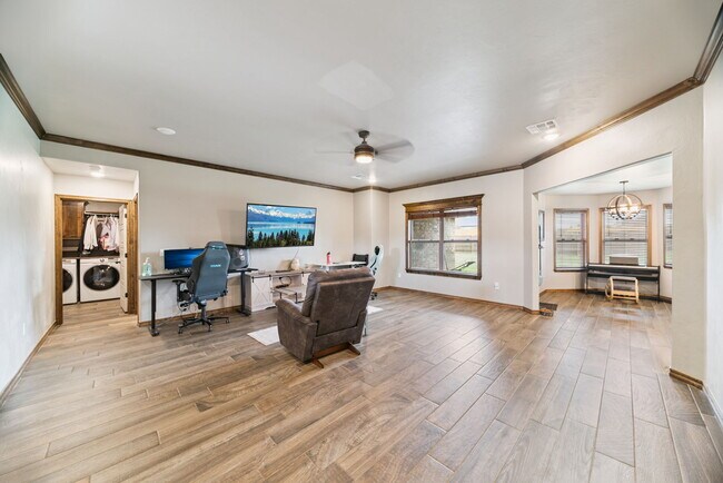 Building Photo - 1138 Jones Ave