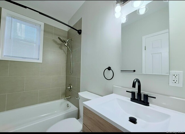 Building Photo - 621 2nd St