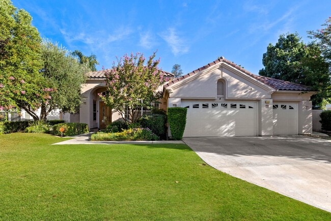 Primary Photo - Spacious 3 Bedroom + Office in Seven Oaks ...