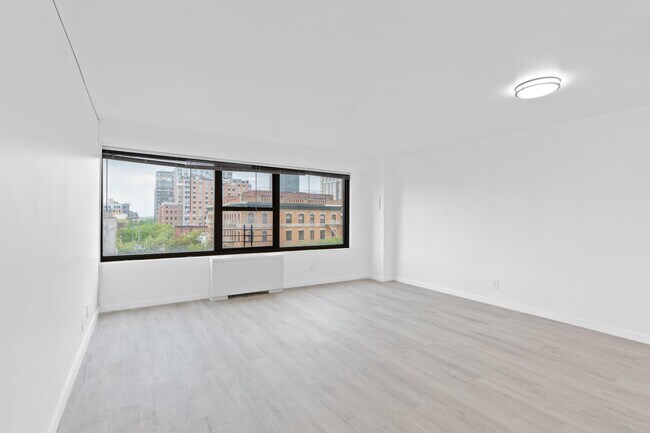 Building Photo - 135 Montgomery St