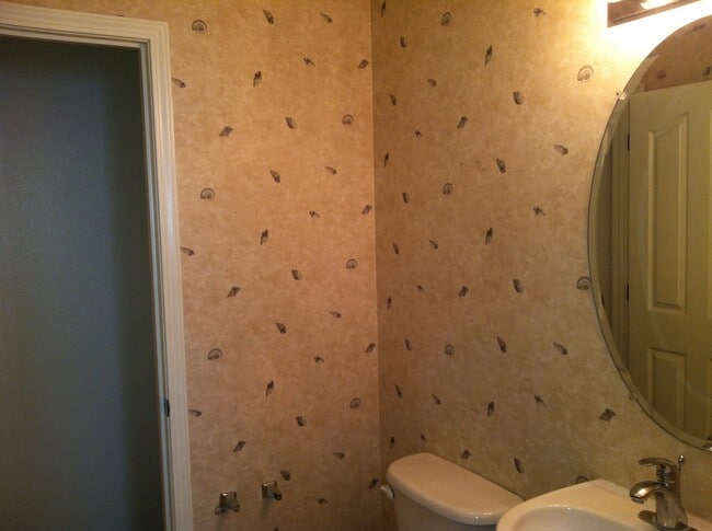 Building Photo - Spacious Two Story Home For Rent