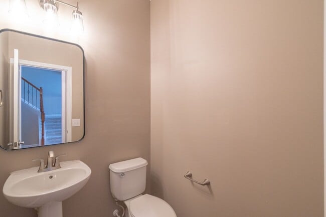 Building Photo - Gorgeous Townhome in the Heart of Fort Mil...