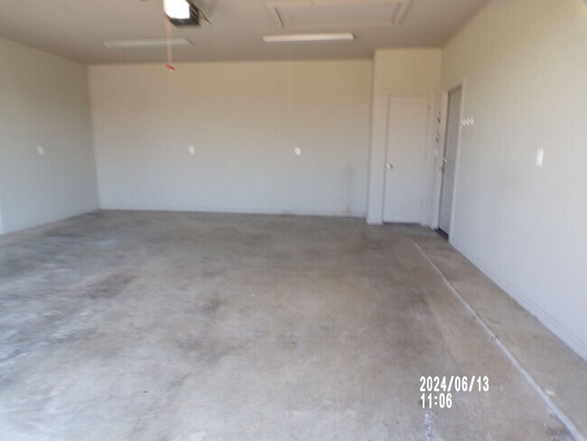 Building Photo - Great Eastside Home