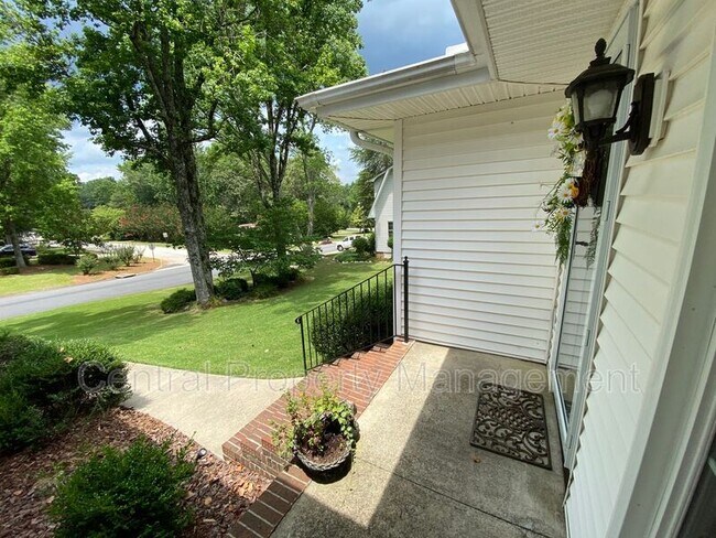 Building Photo - 4724 Coach Hill Dr