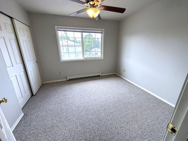 Building Photo - Beautiful 2 Bed 1.5 Bath Condo!