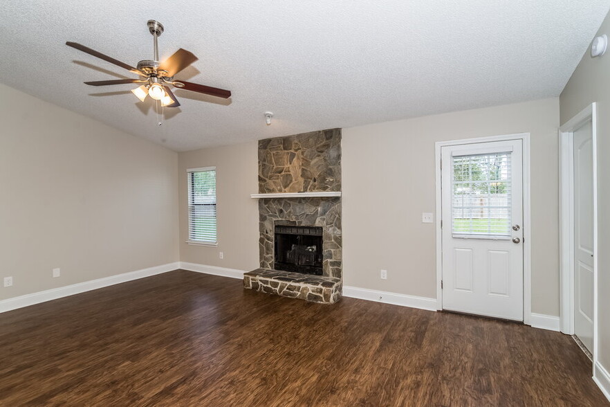 Building Photo - 2221 Alderney Ct