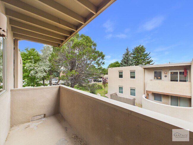 Building Photo - 601 W San Mateo Rd