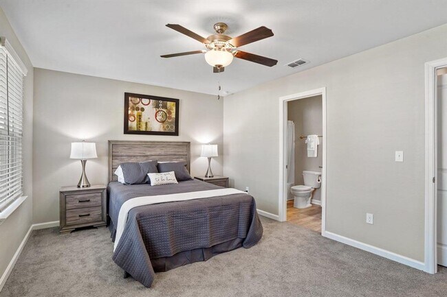 Building Photo - Modern 3/3 Condos with Private Baths & Lux...