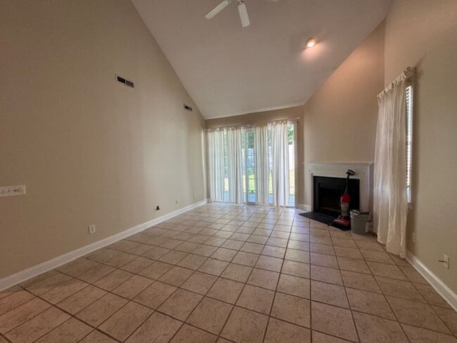 Building Photo - Townhome in Ashton Place