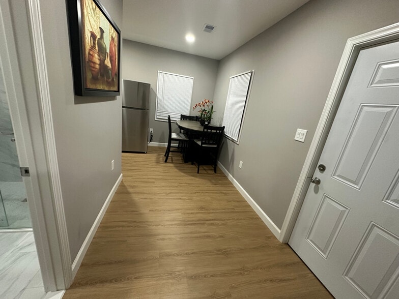 Building Photo - 2608 Village Ln