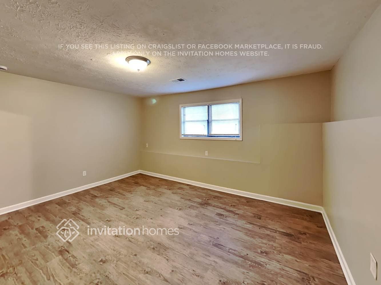 Building Photo - 4026 Leicester Dr NE
